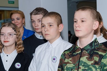 Школьные герои в Доме Советов